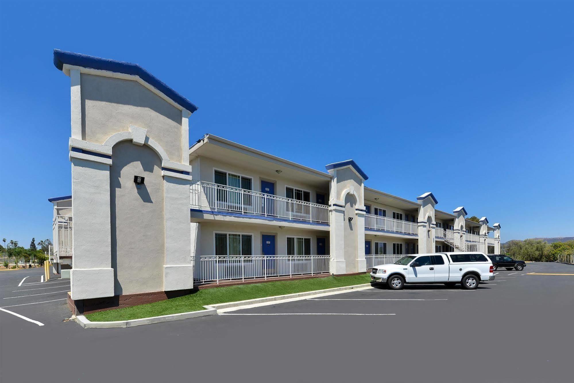 Motel 6-Vista, Ca Extérieur photo